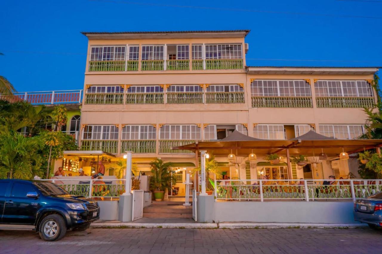 Hotel Peten Express Flores Exteriör bild