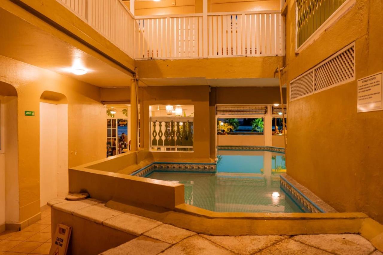 Hotel Peten Express Flores Exteriör bild