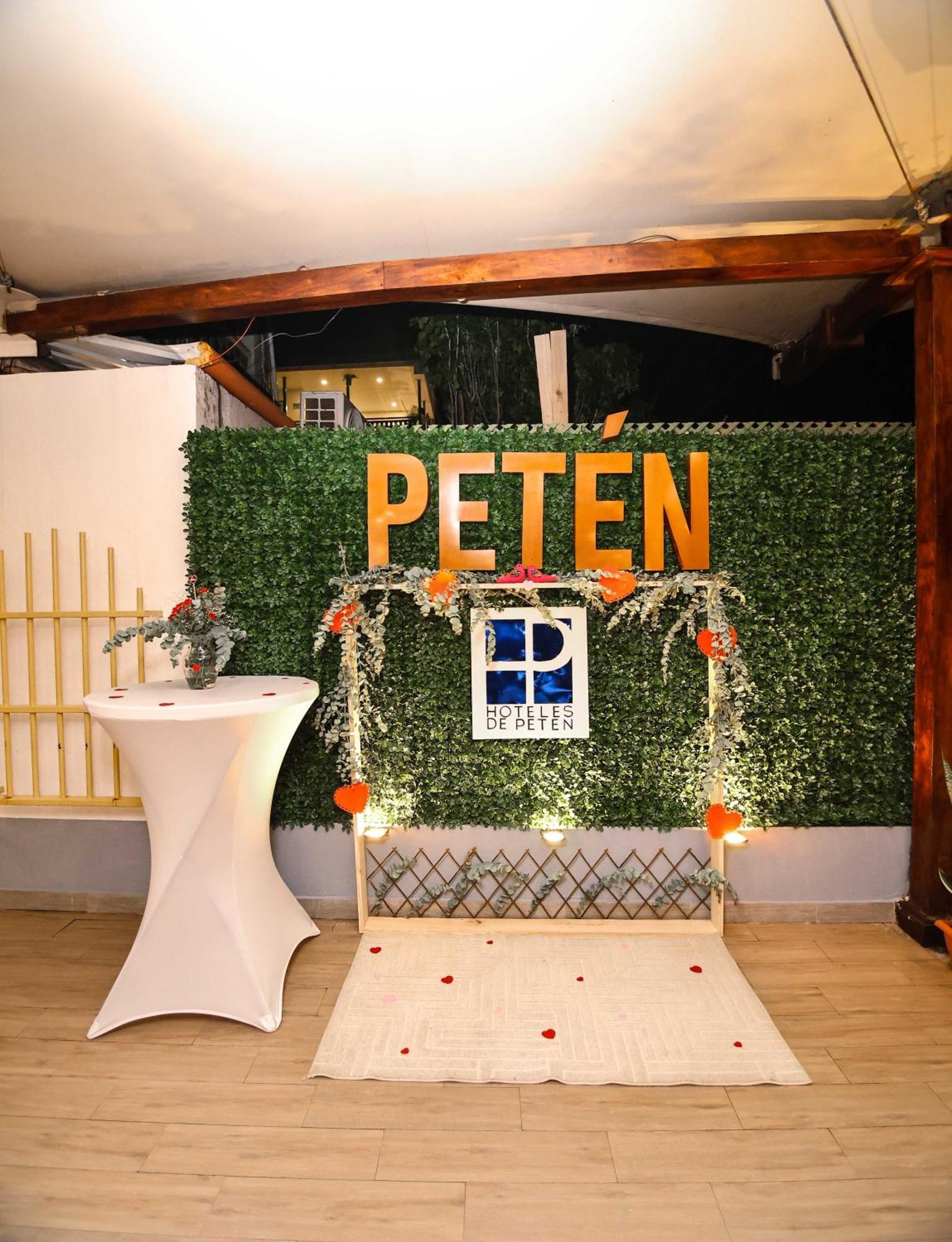 Hotel Peten Express Flores Exteriör bild