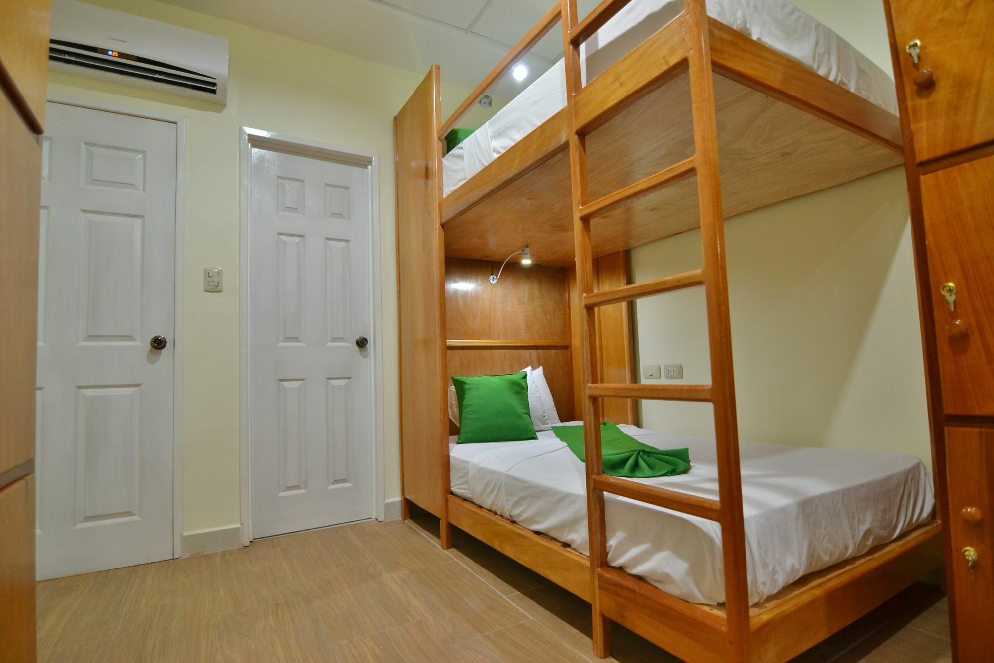 Hotel Peten Express Flores Exteriör bild